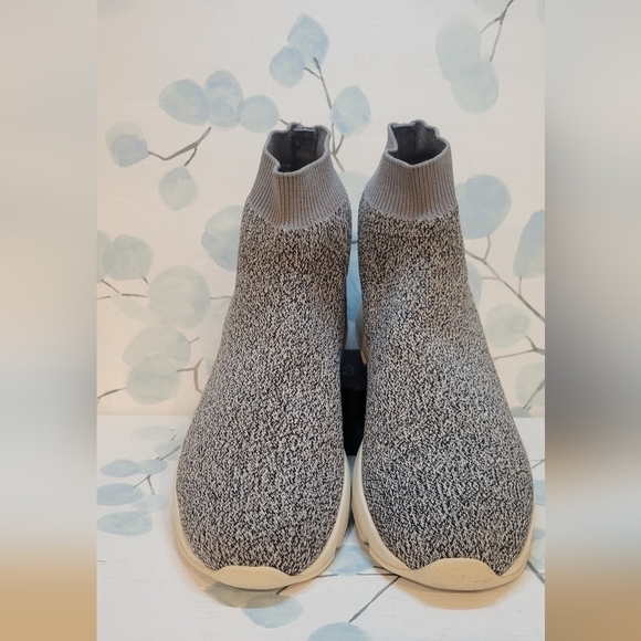 Vince Tyra Grey Knit Sock shoe size 8.5 - Picture 2 of 9